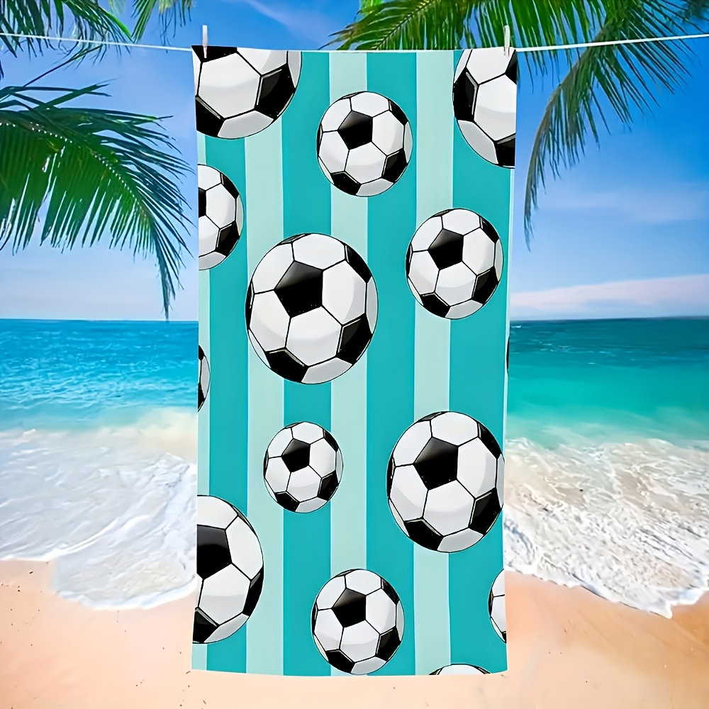 Beach Towel Large - 파란색 배경에 축구공이 있는 초대형 마이크로파이버